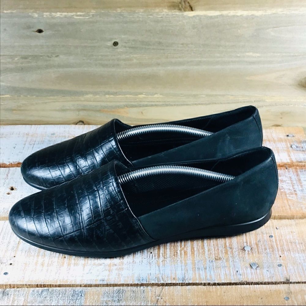 ✅ECCO slip on black loafers